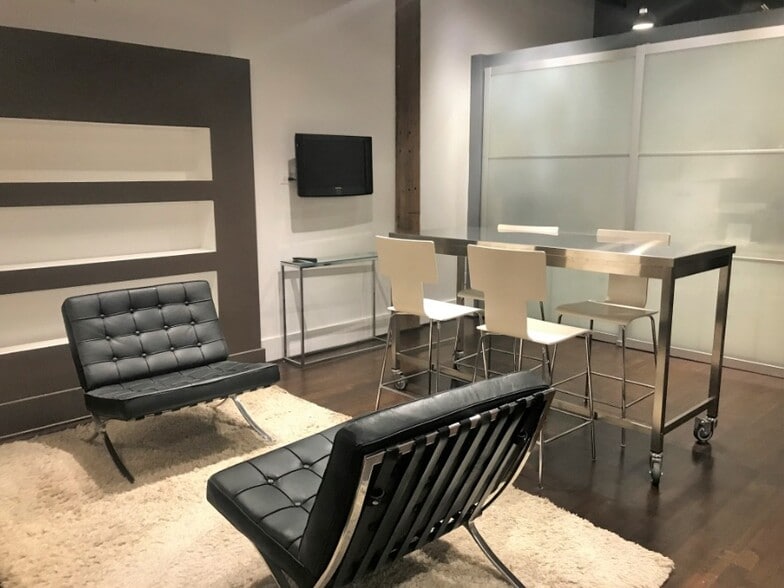 More Photos Of 824 W Superior St, Chicago Office Residential For Sale