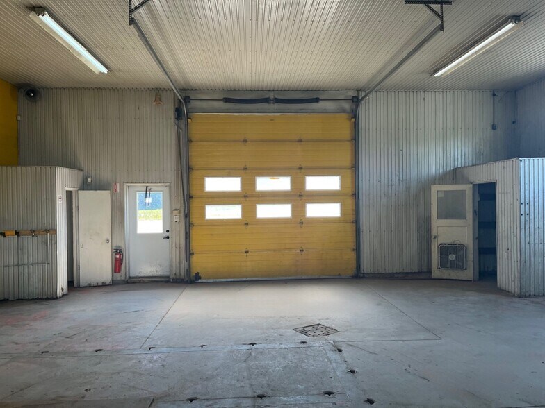 More Photos Of 180 Rue De L'anse S, Beaumont Light Distribution For Sale