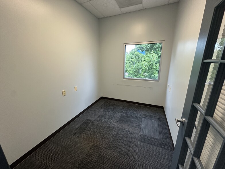 More Photos Of 7752-7756 Gateway Ln, Concord Medical For Lease