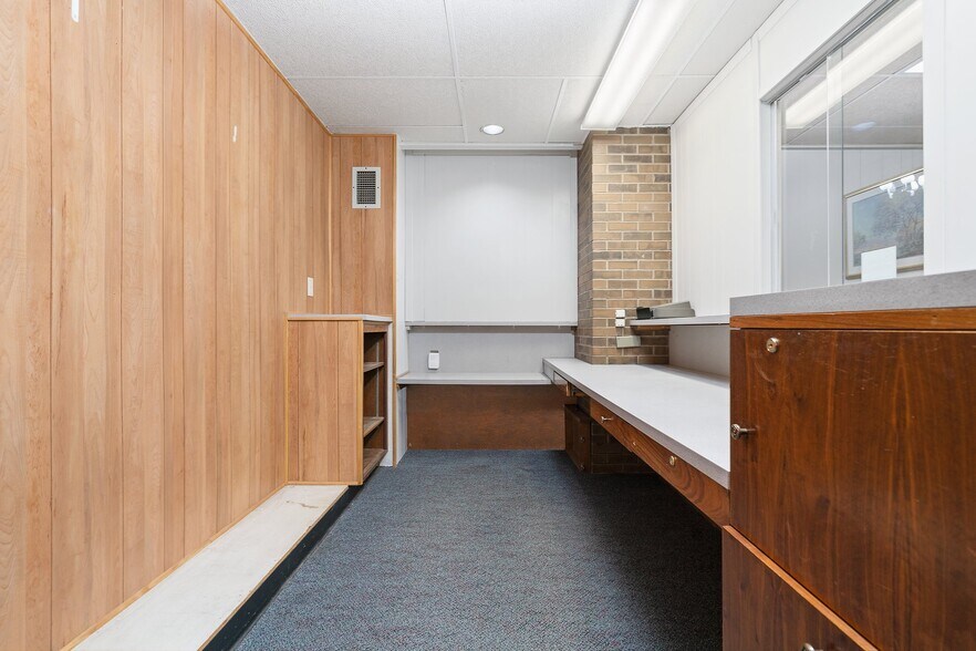 More Photos Of 211 Maple St, Big Rapids Office Residential For Lease