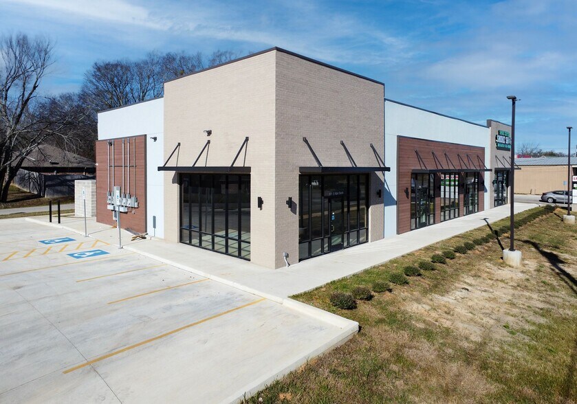 Primary Photo Of 801 Main St, Lindale Freestanding For Lease