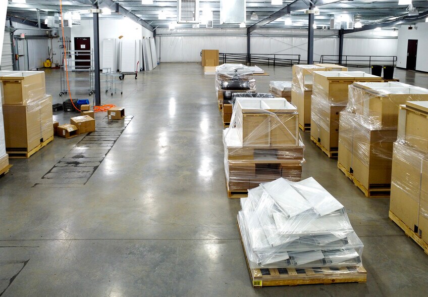 More Photos Of 4285 Hwy 31 W, Tyler Showroom For Lease