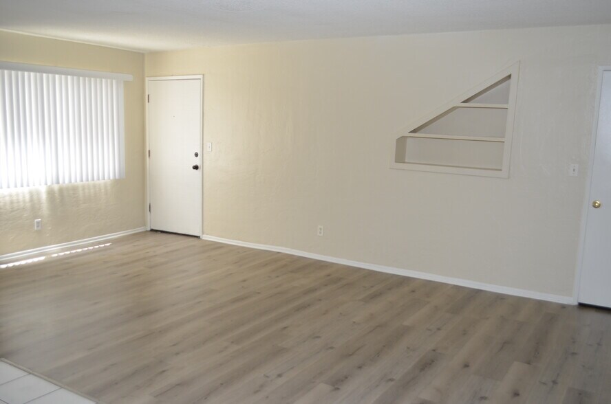 More Photos Of 7028 Alabama Ave, Canoga Park Apartments For Sale