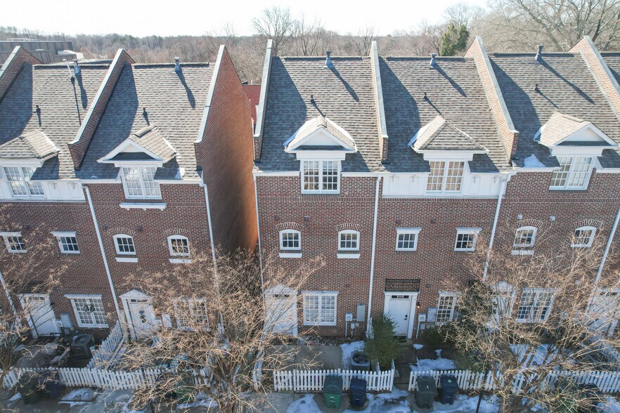 More Photos Of 21315 W Catawba Ave, Cornelius Storefront Retail Residential For Lease