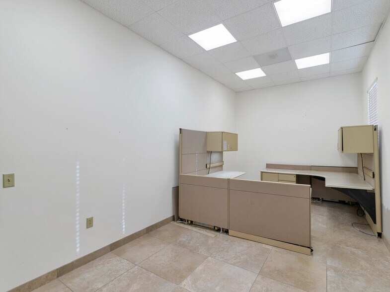 More Photos Of 714 S Peek Rd, Katy Medical For Lease