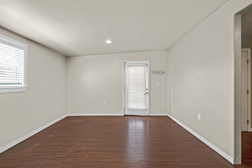 More Photos Of 1755 Washington Ave, San Leandro Bar For Sale