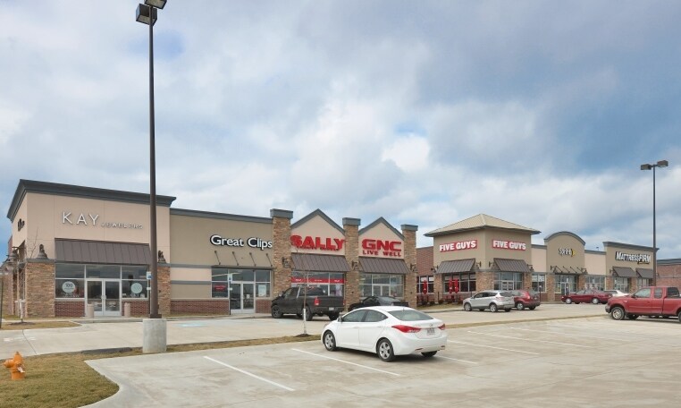 More Photos Of 460-475 Cabela Dr, Triadelphia Storefront For Lease