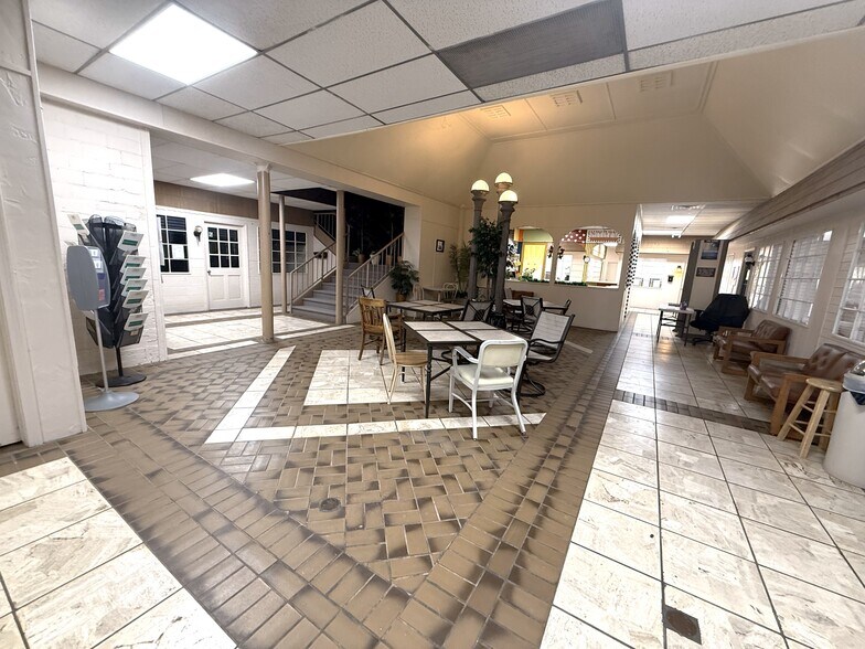 More Photos Of 1107 Main St, Woodward Storefront For Sale