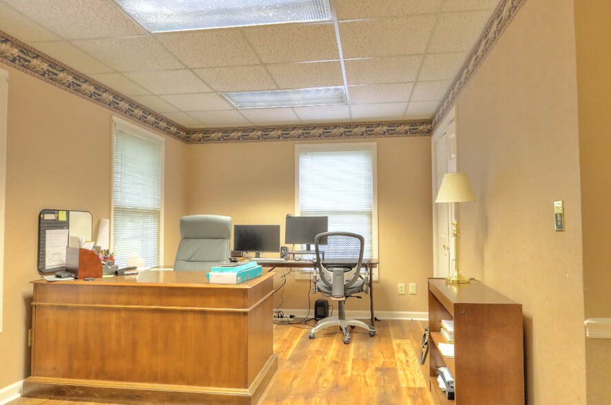 More Photos Of 107-109 Consumer Ln, Frankfort Office For Sale