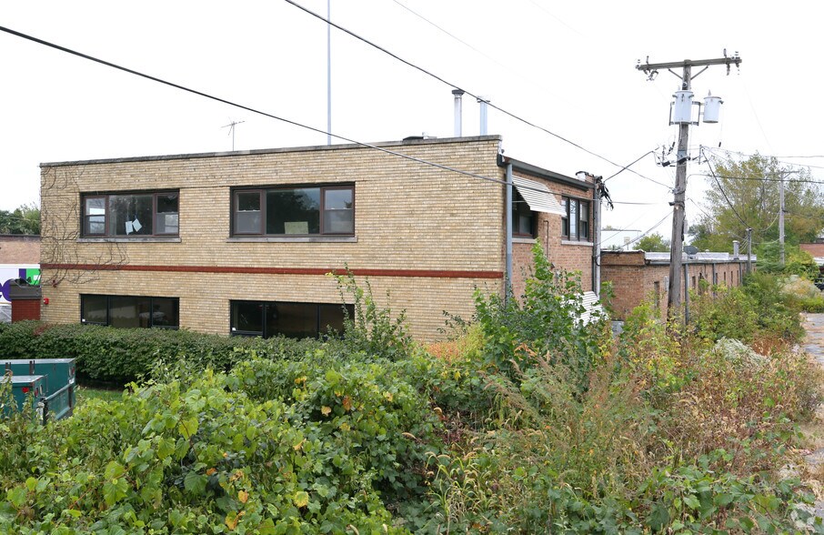 More Photos Of 1060-1078 E Green St, Bensenville Warehouse For Sale
