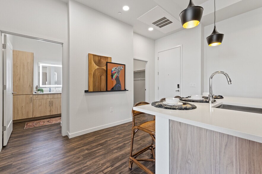 More Photos Of 2040-2060 N Scottsdale Rd, Scottsdale Apartments For Lease