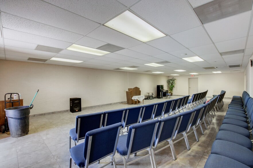 More Photos Of 4496 N Black Canyon Fwy, Phoenix Office Residential For Sale