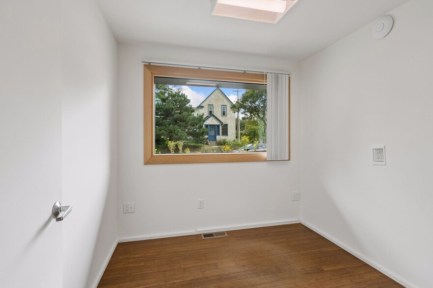 More Photos Of 901 NE 23rd Ave, Saint Anthony Office For Sale
