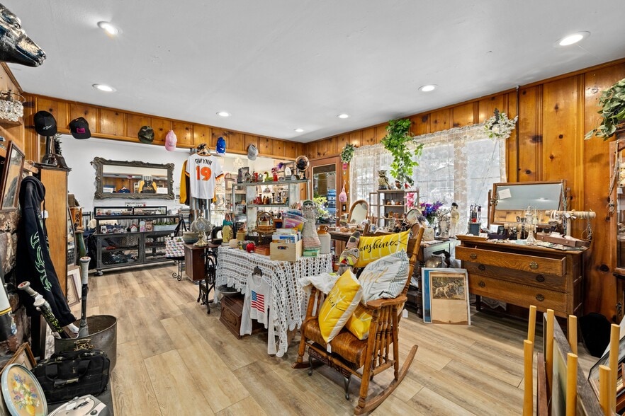 More Photos Of 2562 Alpine Blvd, Alpine Storefront Retail Residential For Sale