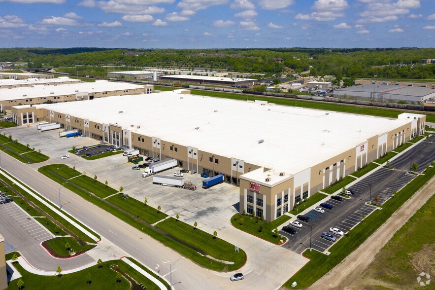 More Photos Of 4400 NW 41st St, Riverside Distribution For Lease