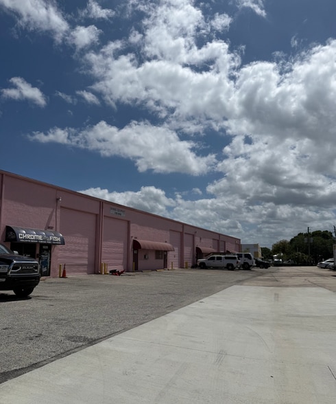 More Photos Of 1624 SE Village Green Dr, Port Saint Lucie Warehouse For Lease