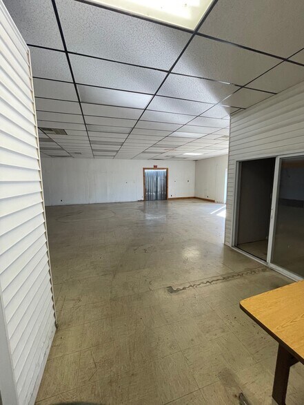 More Photos Of 105 N 9th Ave, Evansville Warehouse For Sale
