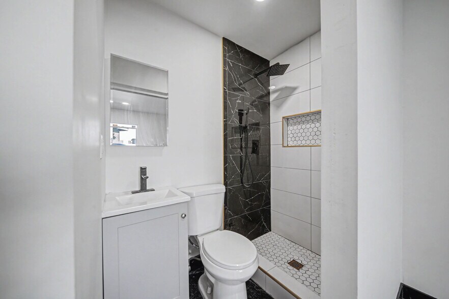 More Photos Of 4028 S 15th St, Phoenix Multifamily For Sale