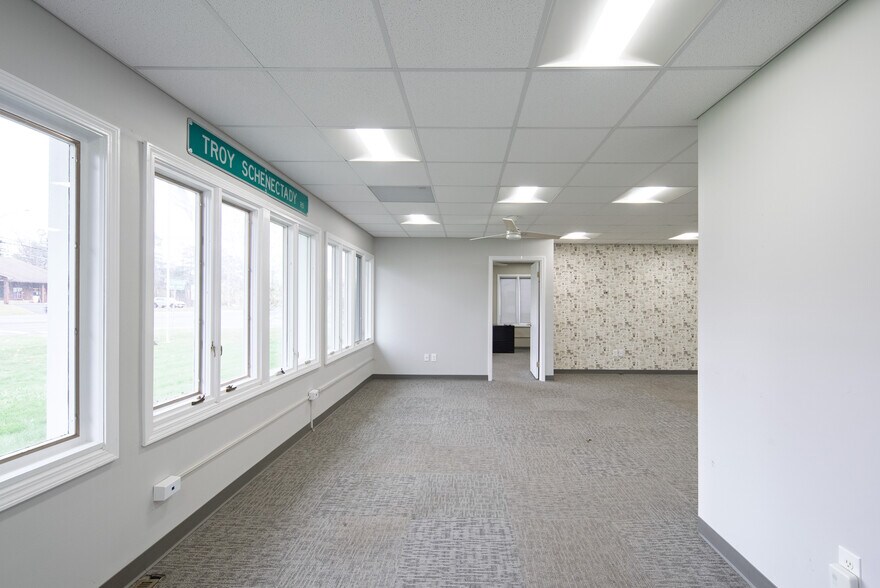 More Photos Of 404 Troy Schenectady Rd, Latham Office Residential For Lease
