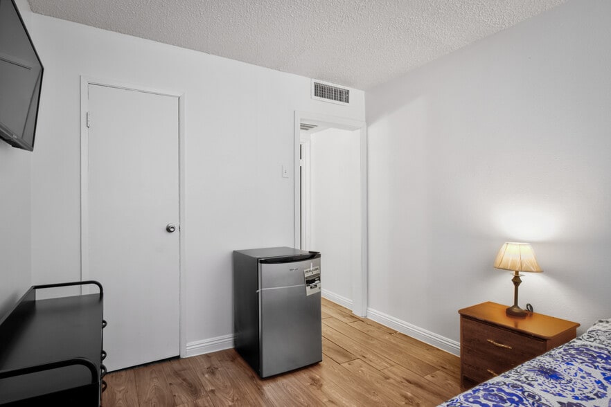 More Photos Of 200 S 8th St, Las Vegas Apartments For Sale