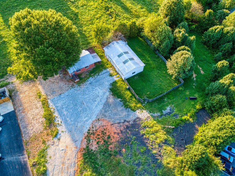 More Photos Of 690 River Highway Unit #3, Mooresville Freestanding For Sale