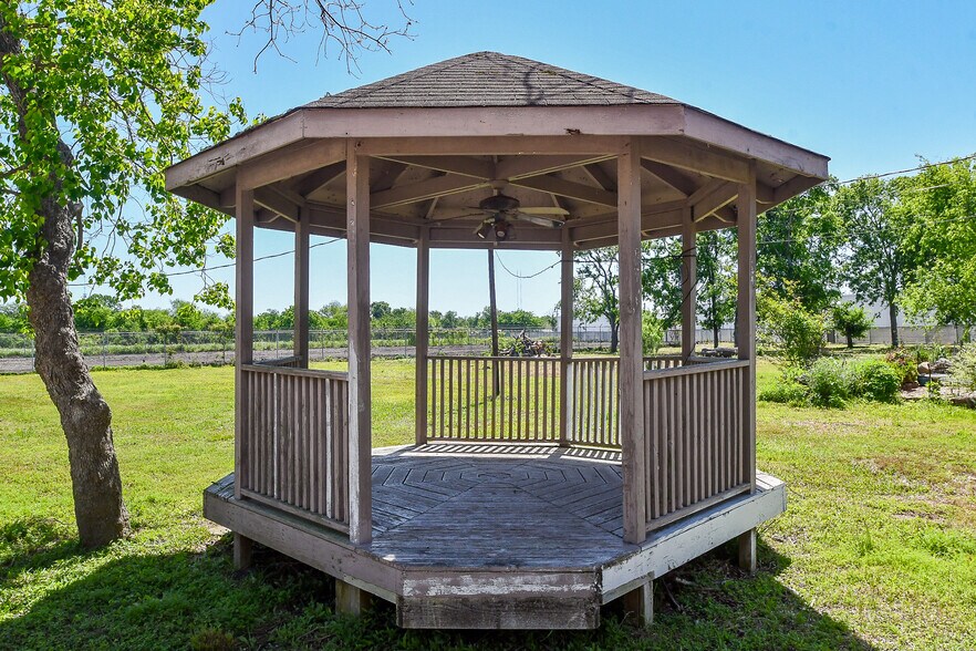 More Photos Of 1411 1/2 Guadalupe St, Stafford Office Residential For Sale