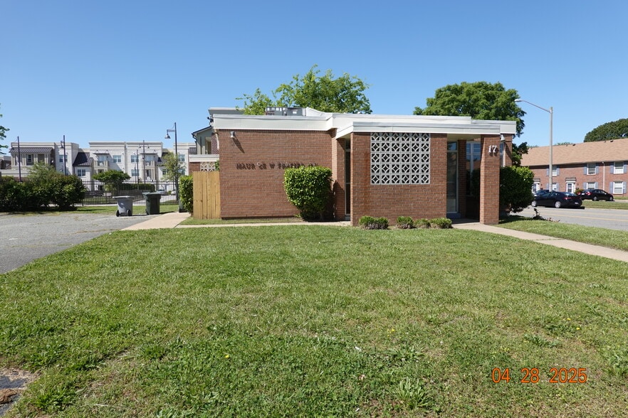 More Photos Of 17 W Mellen St, Hampton Medical For Lease