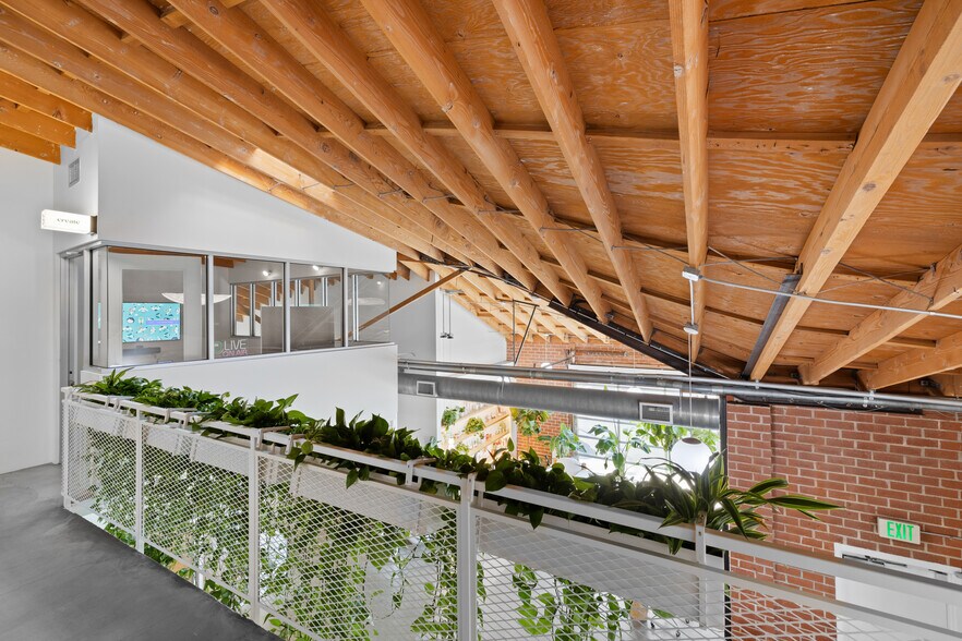 More Photos Of 523 Victoria Ave, Venice Loft Creative Space For Lease