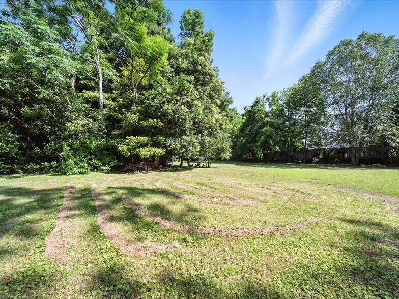 More Photos Of 221 N Main St, Clover Hospitality For Sale