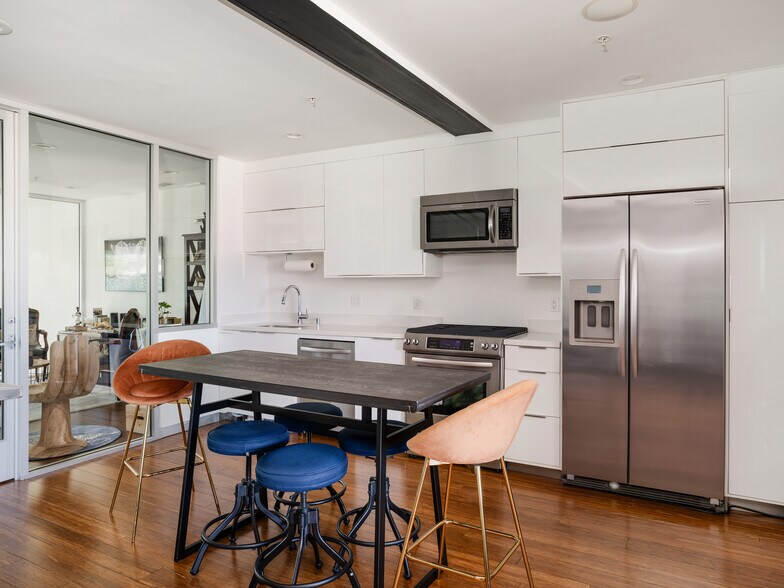 More Photos Of 215 California St, El Segundo Office For Lease
