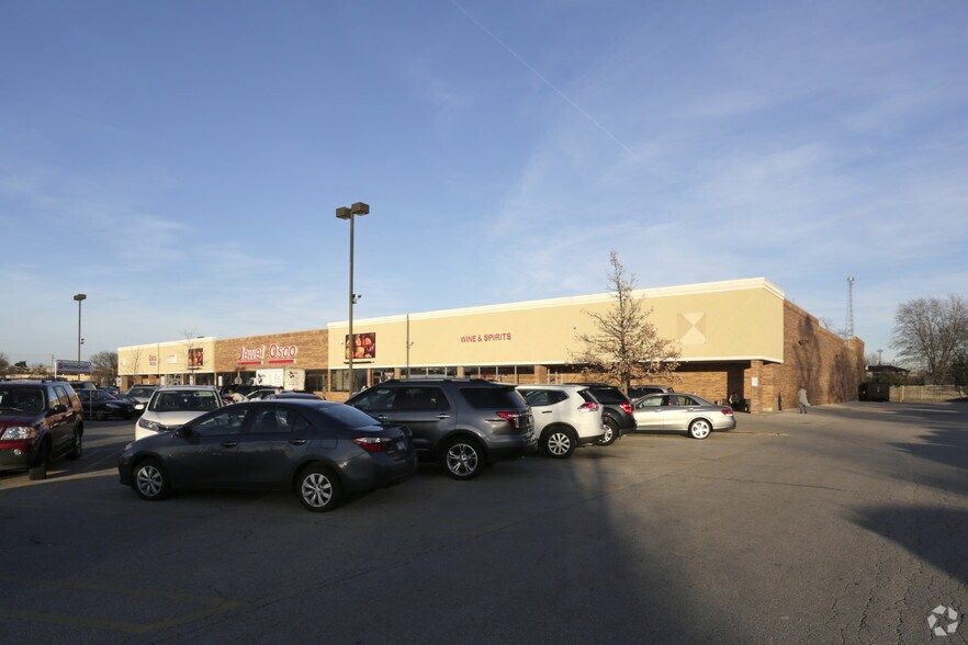 More Photos Of 2317 75th St, Woodridge Supermarket For Sale