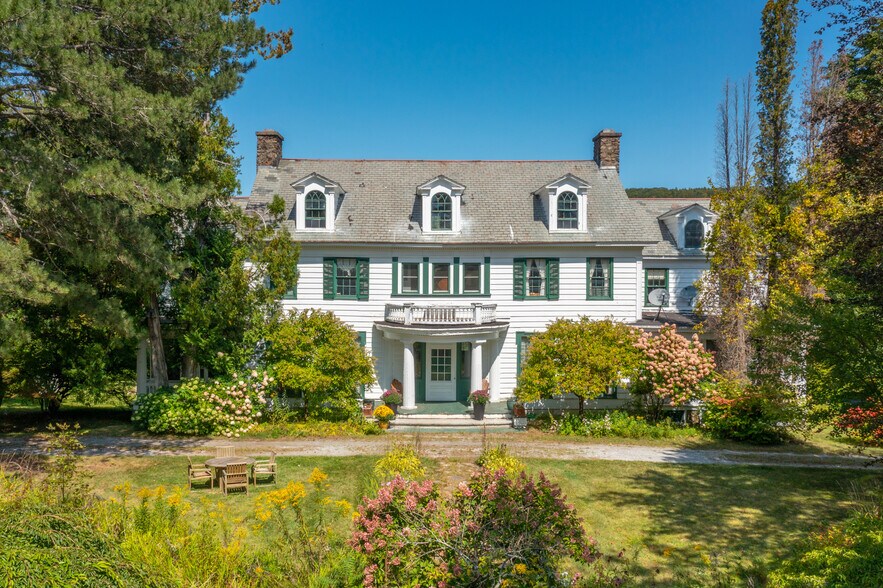 Primary Photo Of 535 Main Rd, Monterey Specialty For Sale