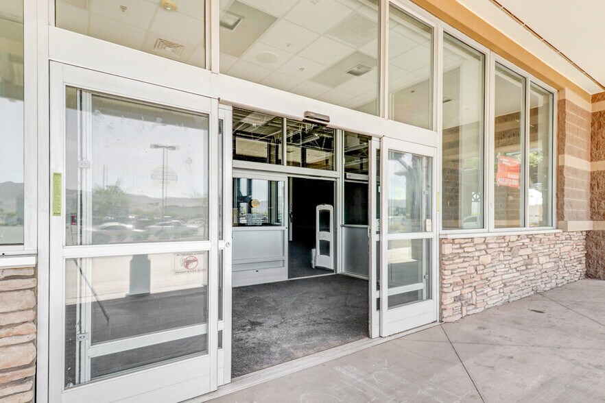More Photos Of 1976 W Baseline Rd, Phoenix Storefront For Sale