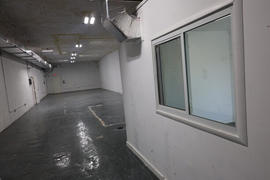 More Photos Of 1847 NW 21st St, Miami Warehouse For Lease