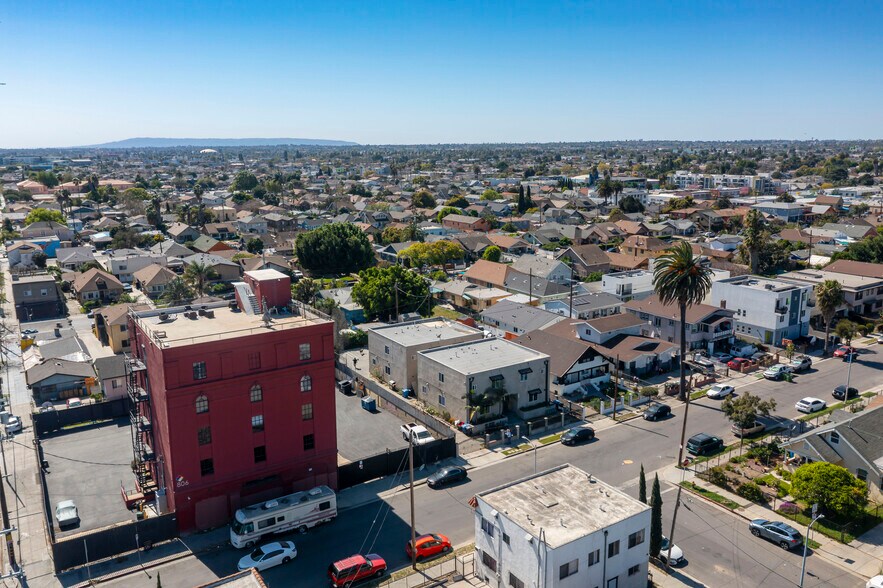 More Photos Of 814-816 1/2 W 47th St, Los Angeles Apartments For Sale