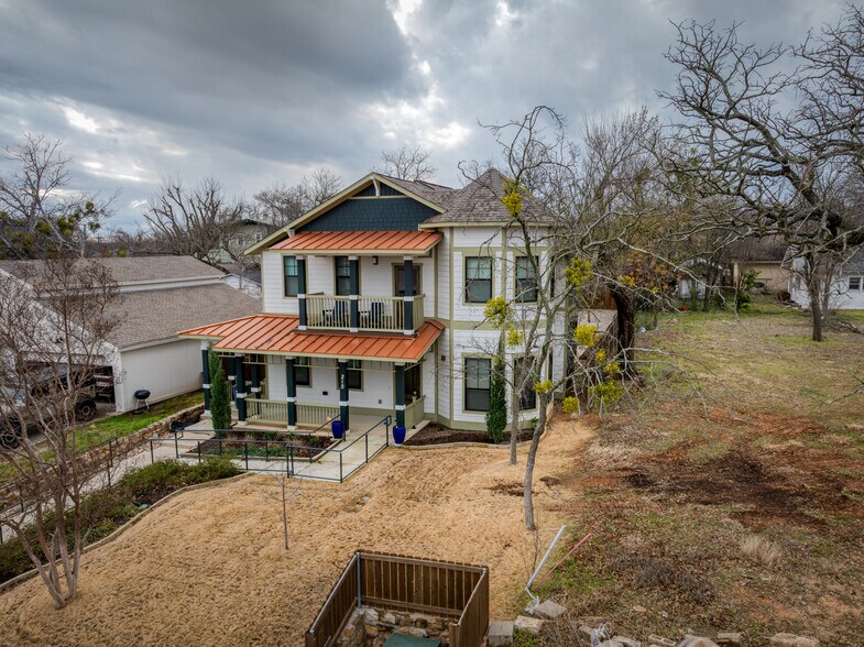 Primary Photo Of 210 E Church St, Weatherford Office Residential For Lease