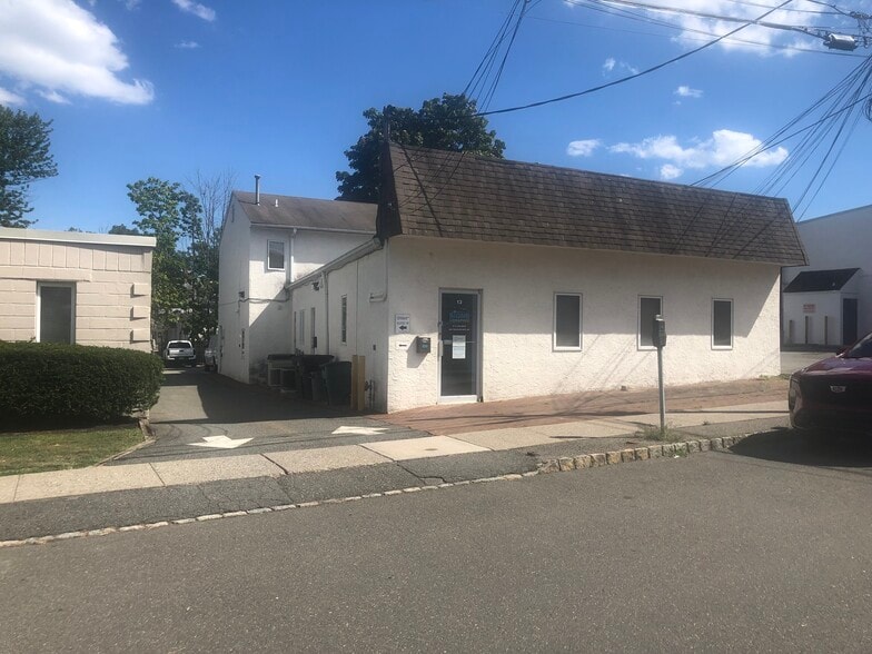 Primary Photo Of 13 Rockland Ter, Verona Office For Lease