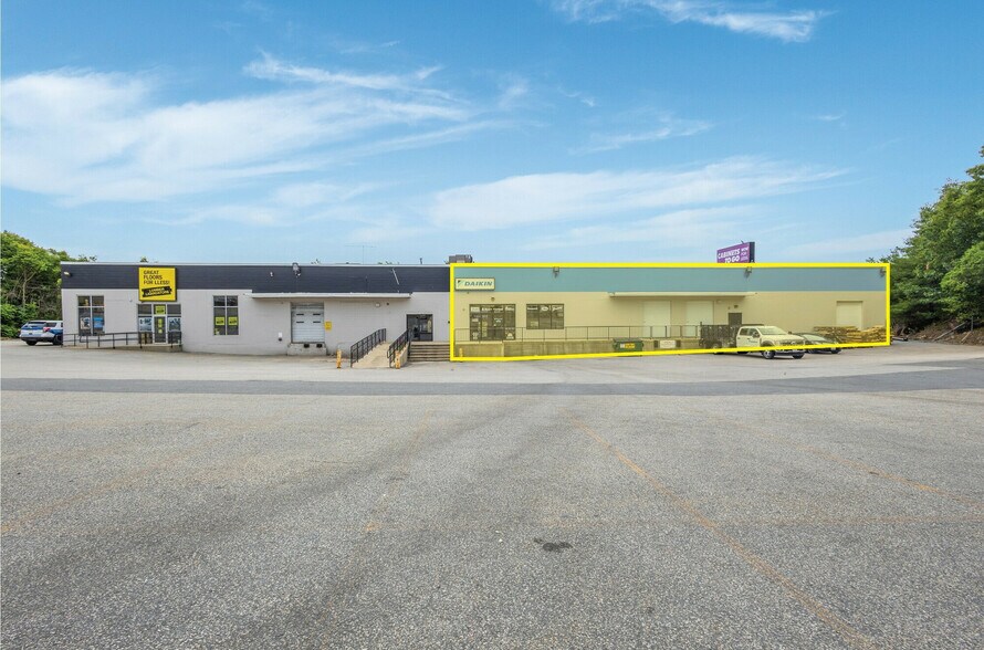 More Photos Of 240 Wood Rd, Braintree Showroom For Lease