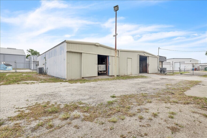 More Photos Of 4195 Electric Way, Port Charlotte Manufacturing For Sale