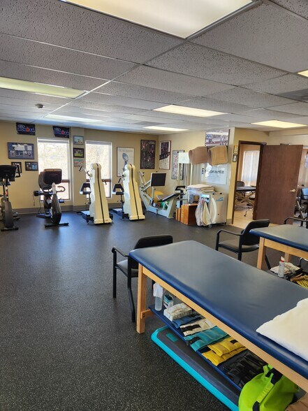 More Photos Of 29 Riverside St, Nashua Medical For Sale