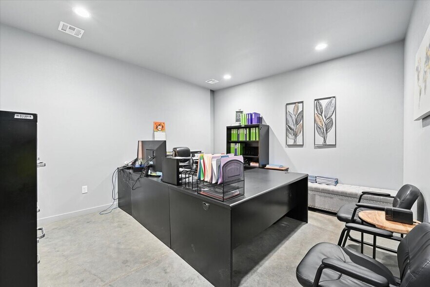 More Photos Of 22390 E 111th St, Broken Arrow Warehouse For Lease