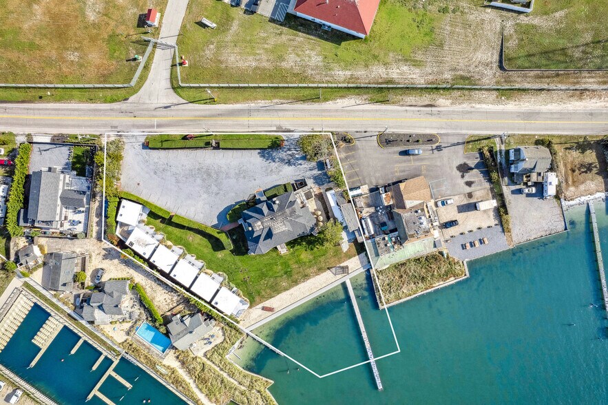 More Photos Of 32 Lighthouse Rd, Hampton Bays Hotel For Sale