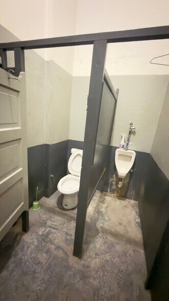 More Photos Of 327-333 53rd St, West New York Warehouse For Lease