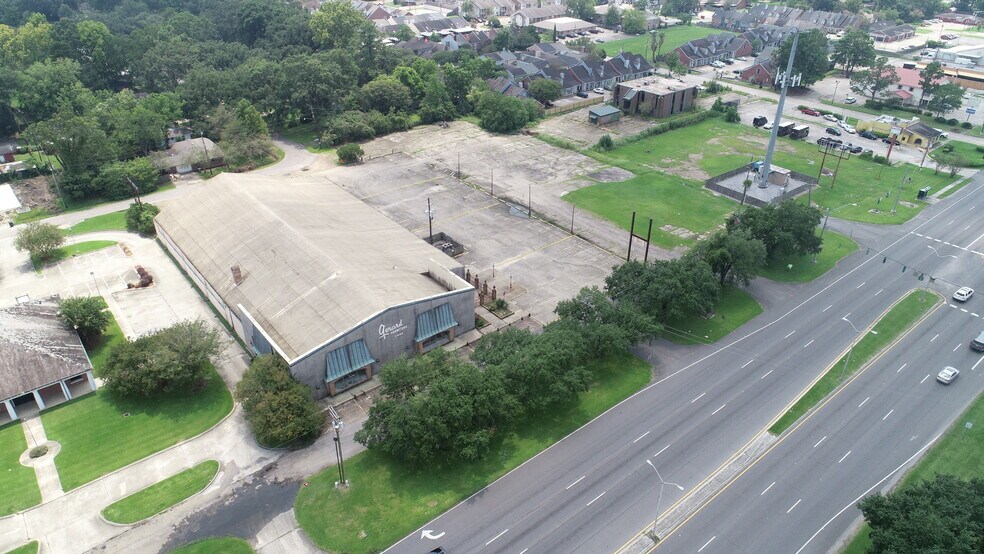 More Photos Of 7330 Florida Blvd, Baton Rouge Freestanding For Sale