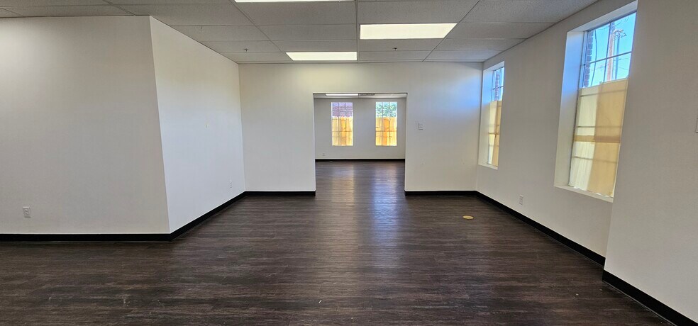 More Photos Of 3445 Highland Rd, Dallas Office For Sale
