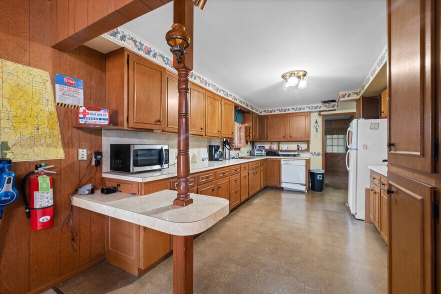 More Photos Of 1400 Locust st, Stilwell Office Residential For Sale