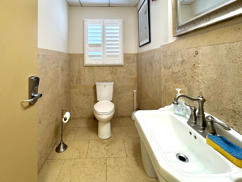 More Photos Of 212 9th St, Oakland Medical For Lease
