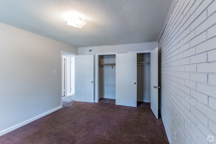 More Photos Of 2295 Candlewyck Cir, Memphis Apartments For Sale