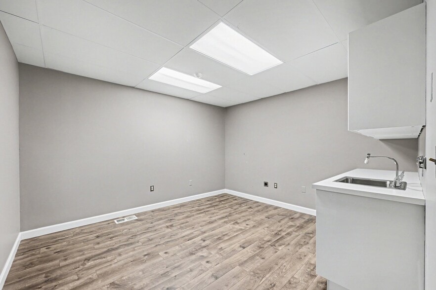 More Photos Of 2609 Electric Ave, Port Huron Medical For Sale