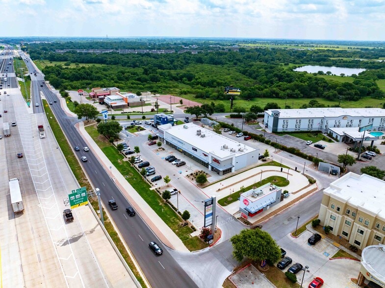 More Photos Of 180 I-35, San Marcos General Retail For Sale